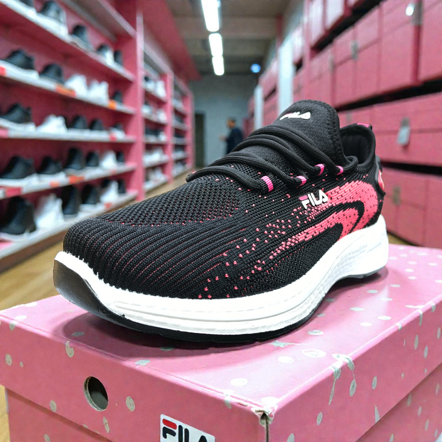 Black Fila Women's Walking Sneakers লেডিস সকাল-বিকাল হাঁটার জুতা