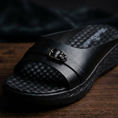 লেডিস হাওয়াই | Half Black Soft Cushion Lightweight Leather Shoe - 210