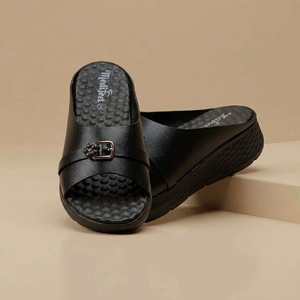 লেডিস হাওয়াই | Half Black Soft Cushion Lightweight Leather Shoe - 210