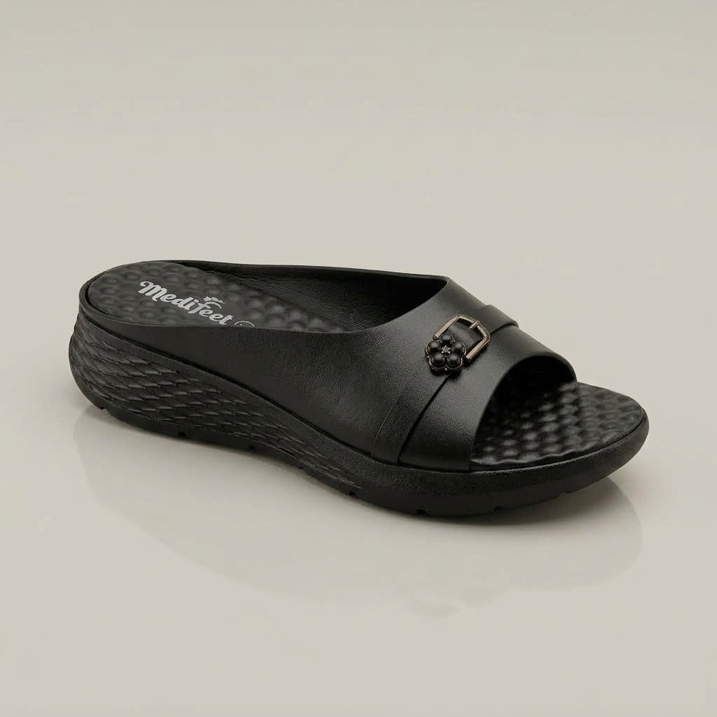 লেডিস হাওয়াই | Half Black Soft Cushion Lightweight Leather Shoe - 210