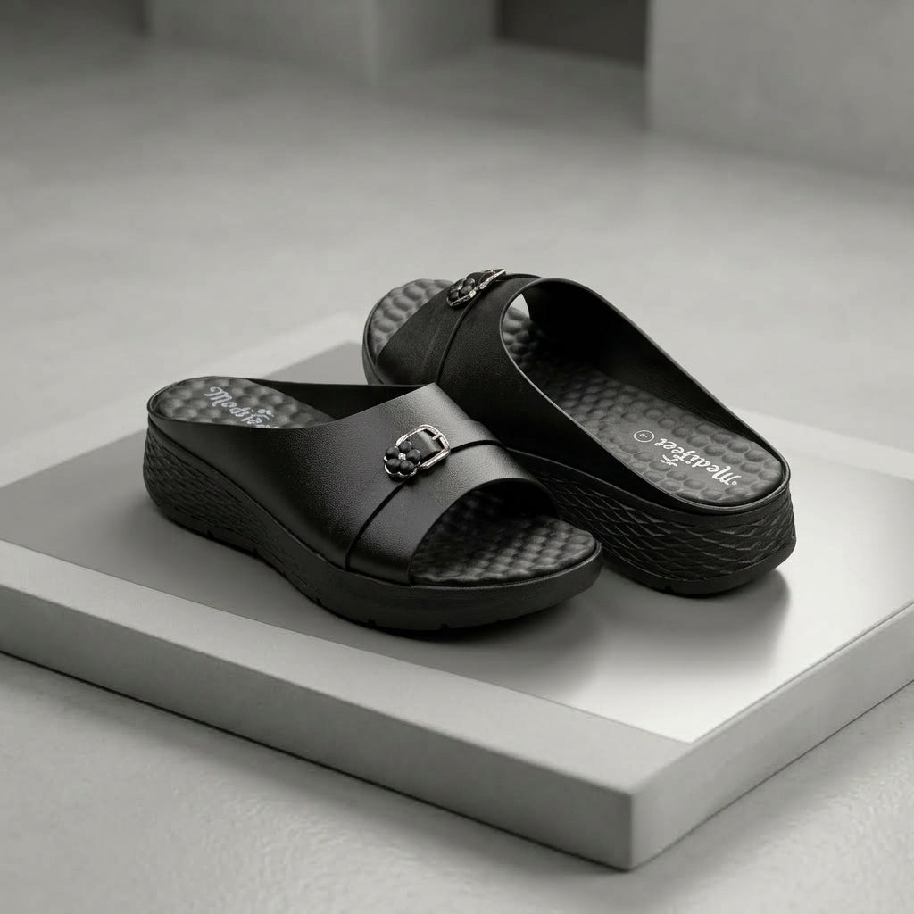 লেডিস হাওয়াই | Half Black Soft Cushion Lightweight Leather Shoe - 210